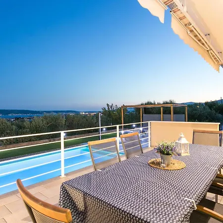 Karmen Villa Kastel Stari